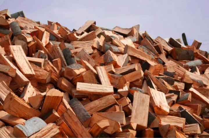 Des essences de bois bien choisies pour un hiver douillet